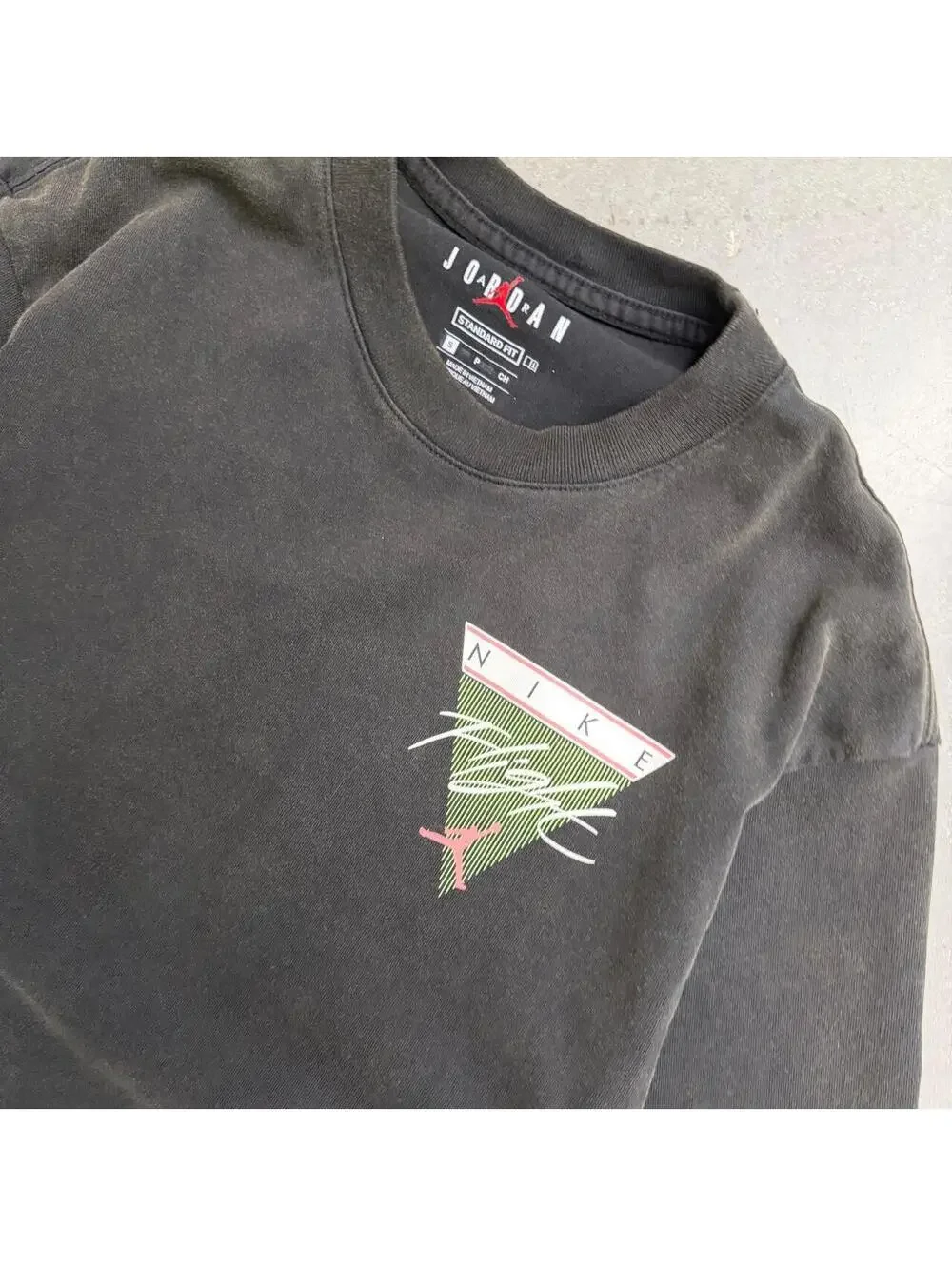 Retro Men's Air Jordan Graphic Backhit Black Basketball Tee Sized Small